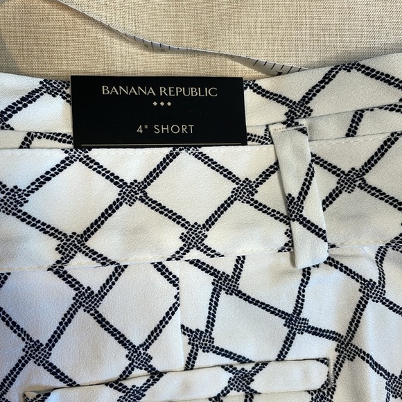 Ladies Banana Republic shorts - Picture 4 of 4